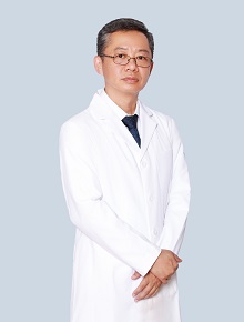 楊焱白衣照.jpg